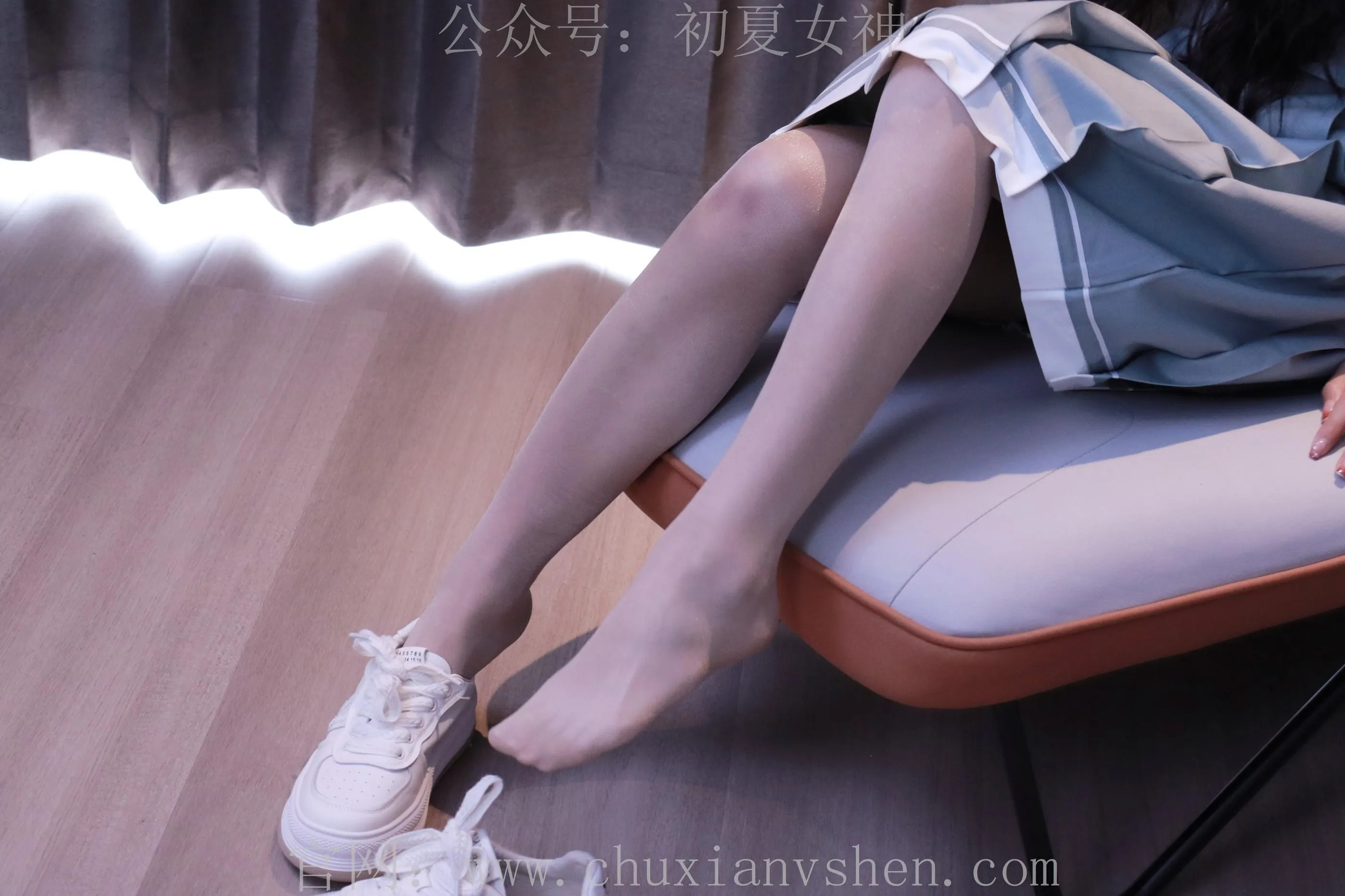 初夏女神 NO.008 雪糕 浅蓝色JK裙搭配小白鞋 [135P]插图5